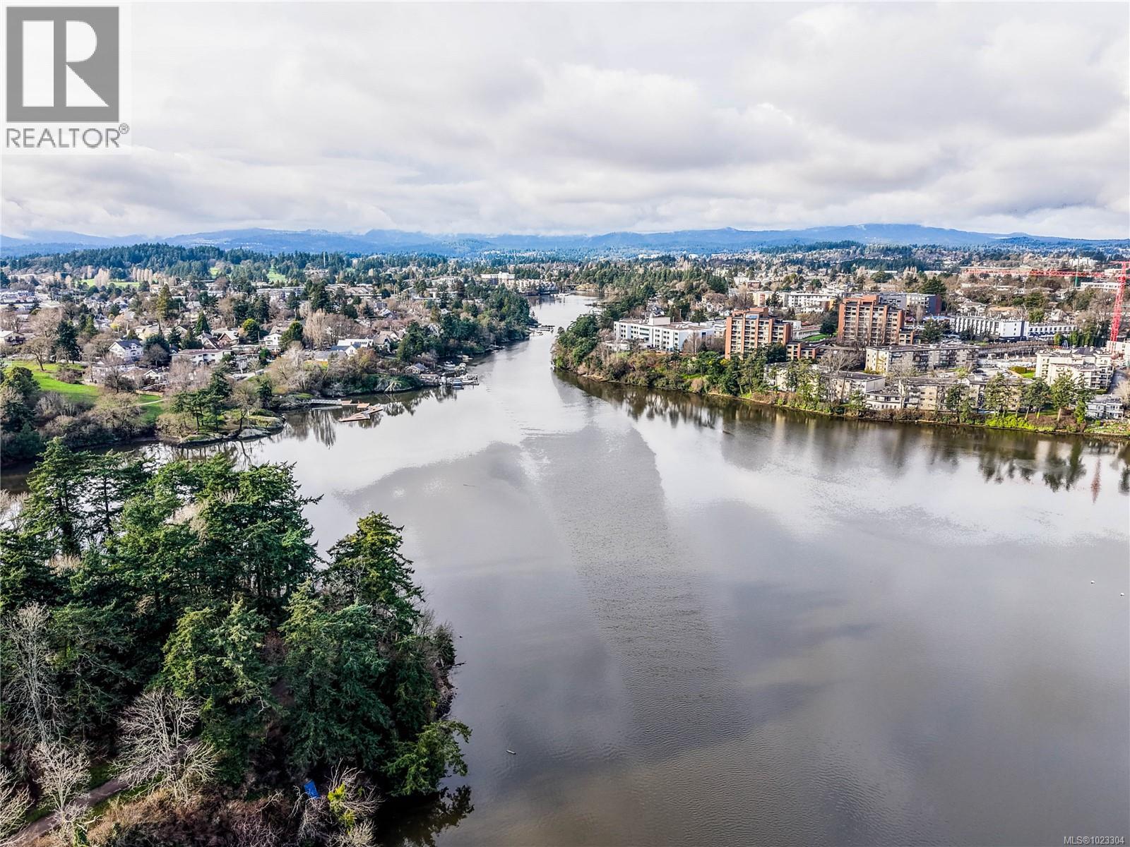 4 797 Tyee Road, Victoria