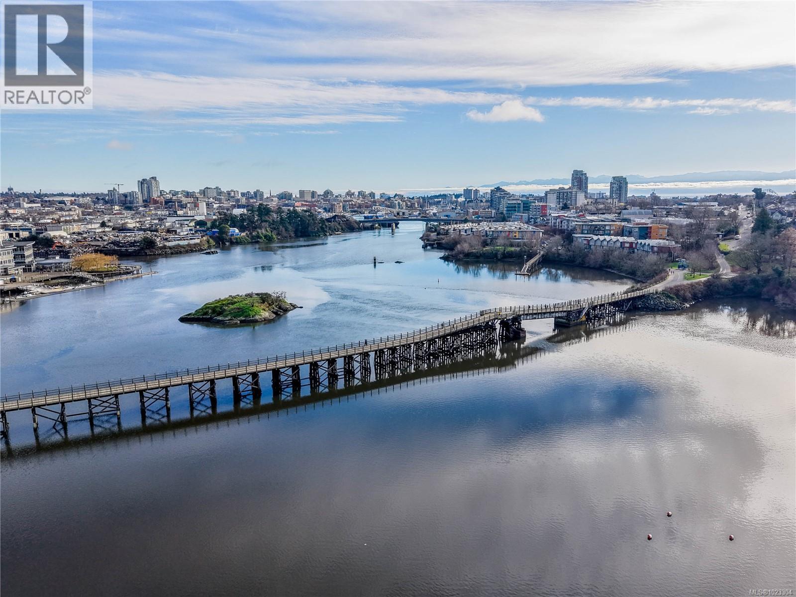 4 797 Tyee Road, Victoria