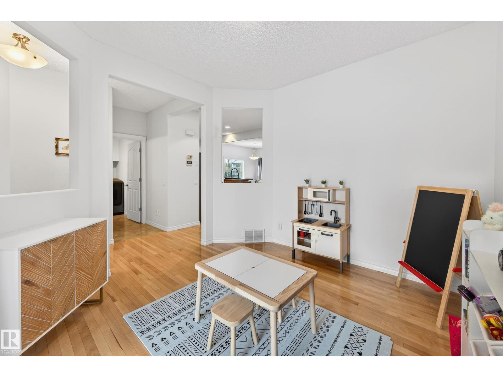 38 Embassy PL, St. Albert