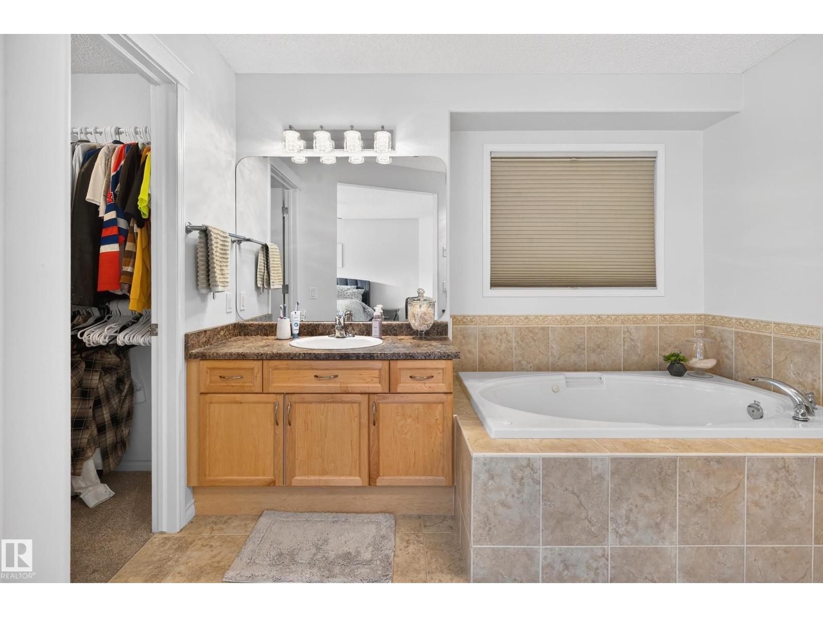 38 Embassy PL, St. Albert