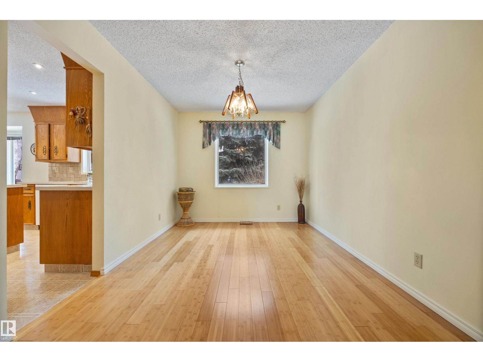 5 LOYOLA PL, St. Albert