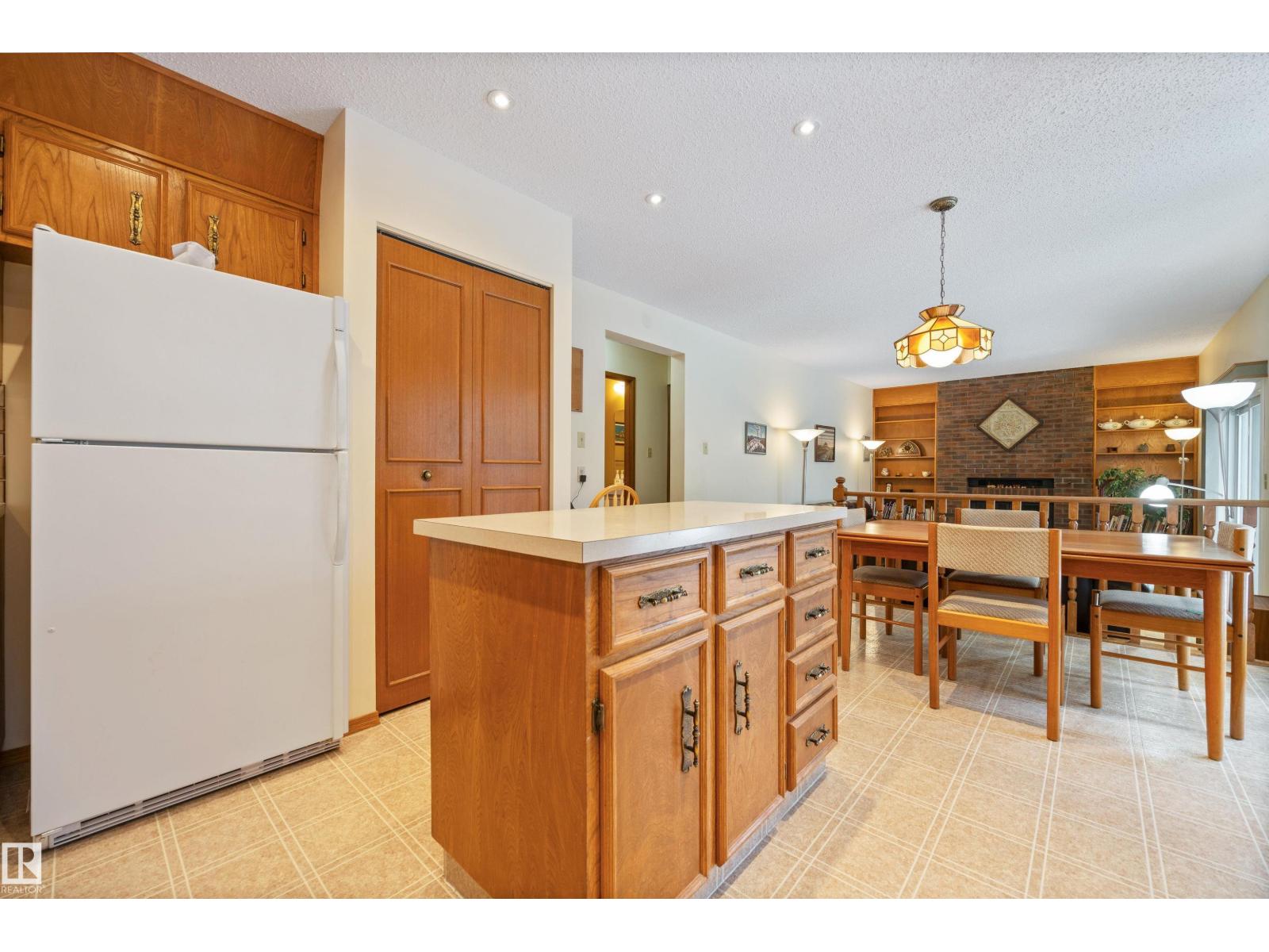 5 LOYOLA PL, St. Albert