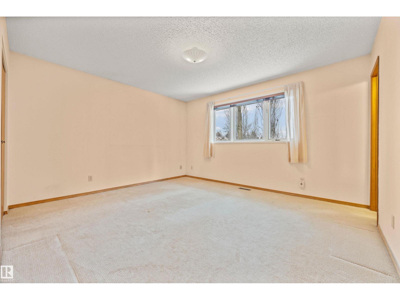 5 LOYOLA PL, St. Albert