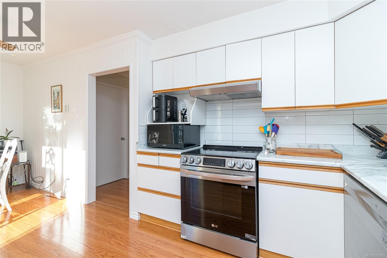 57 3987 Gordon Head Road, Saanich