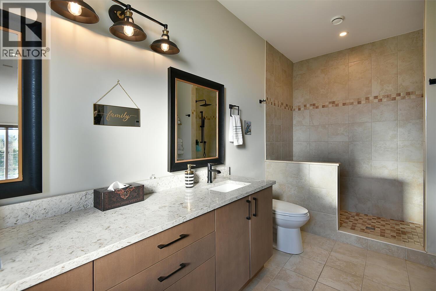 659 GIBSONS WAY, Gibsons