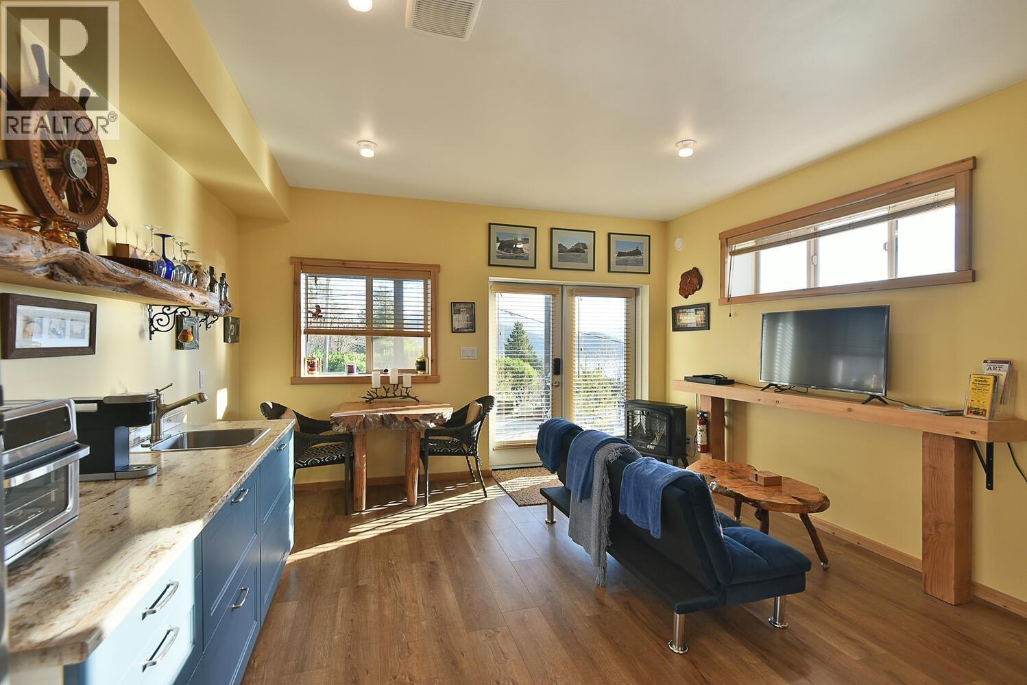 659 GIBSONS WAY, Gibsons