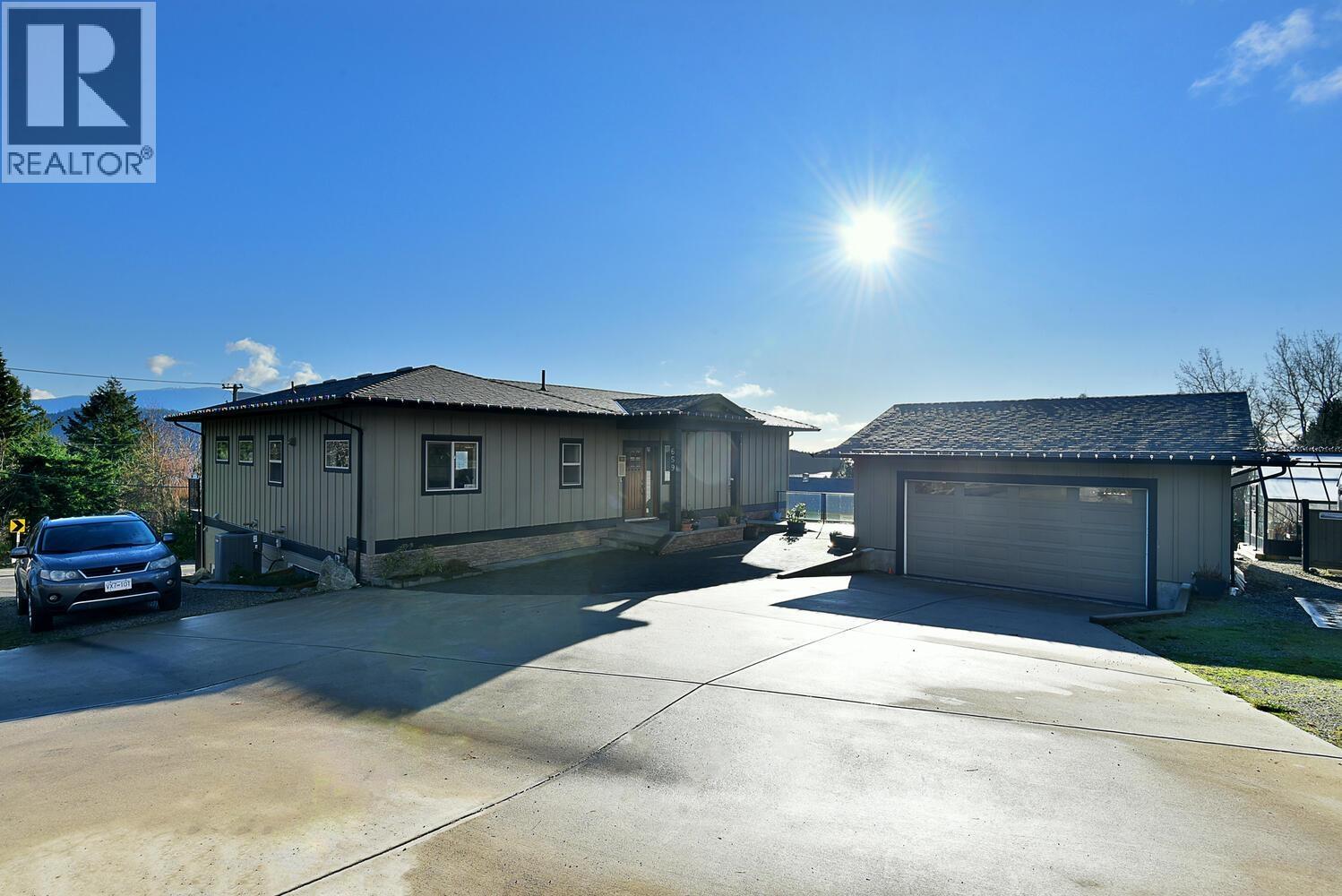 659 GIBSONS WAY, Gibsons