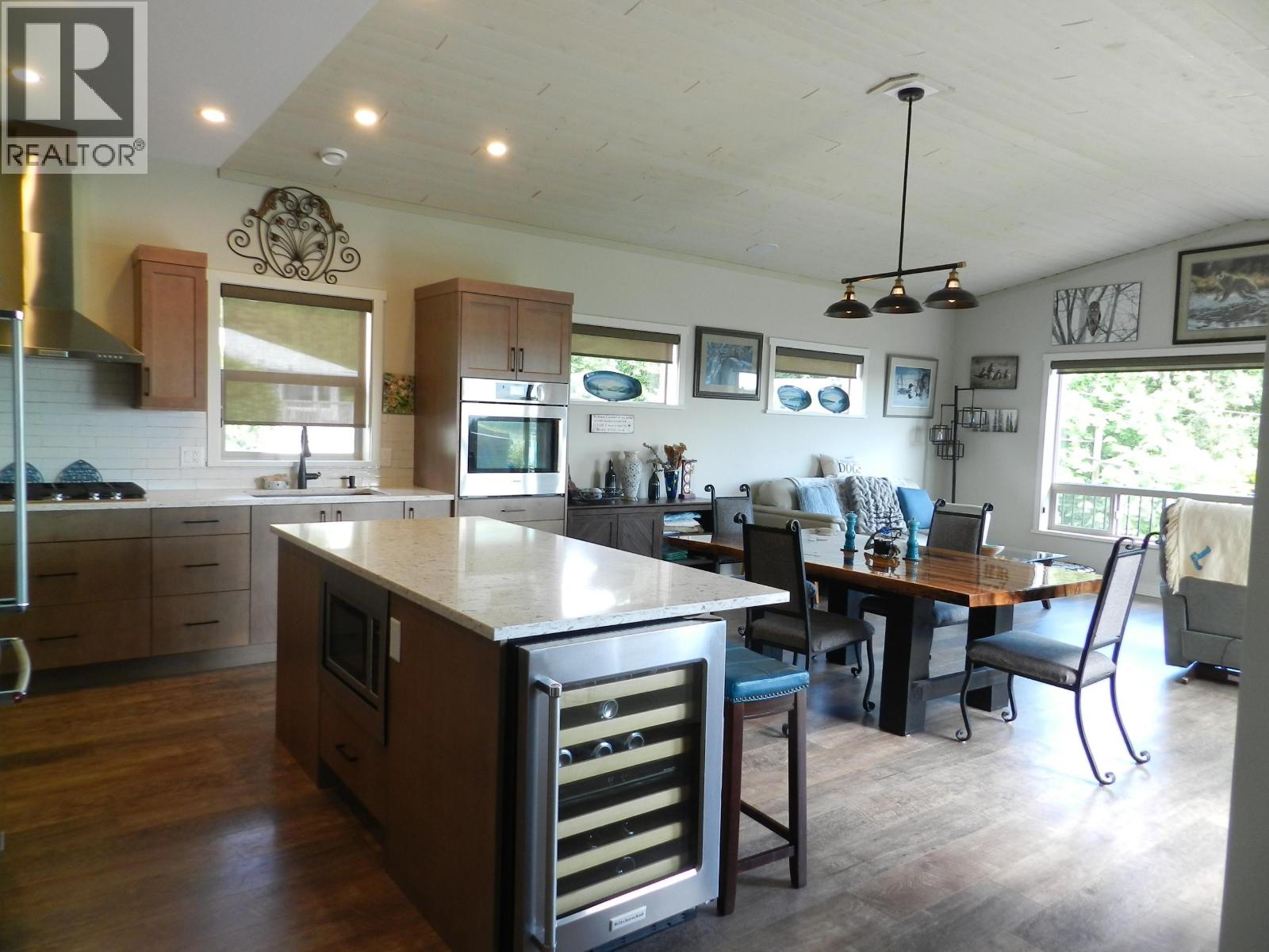 659 GIBSONS WAY, Gibsons