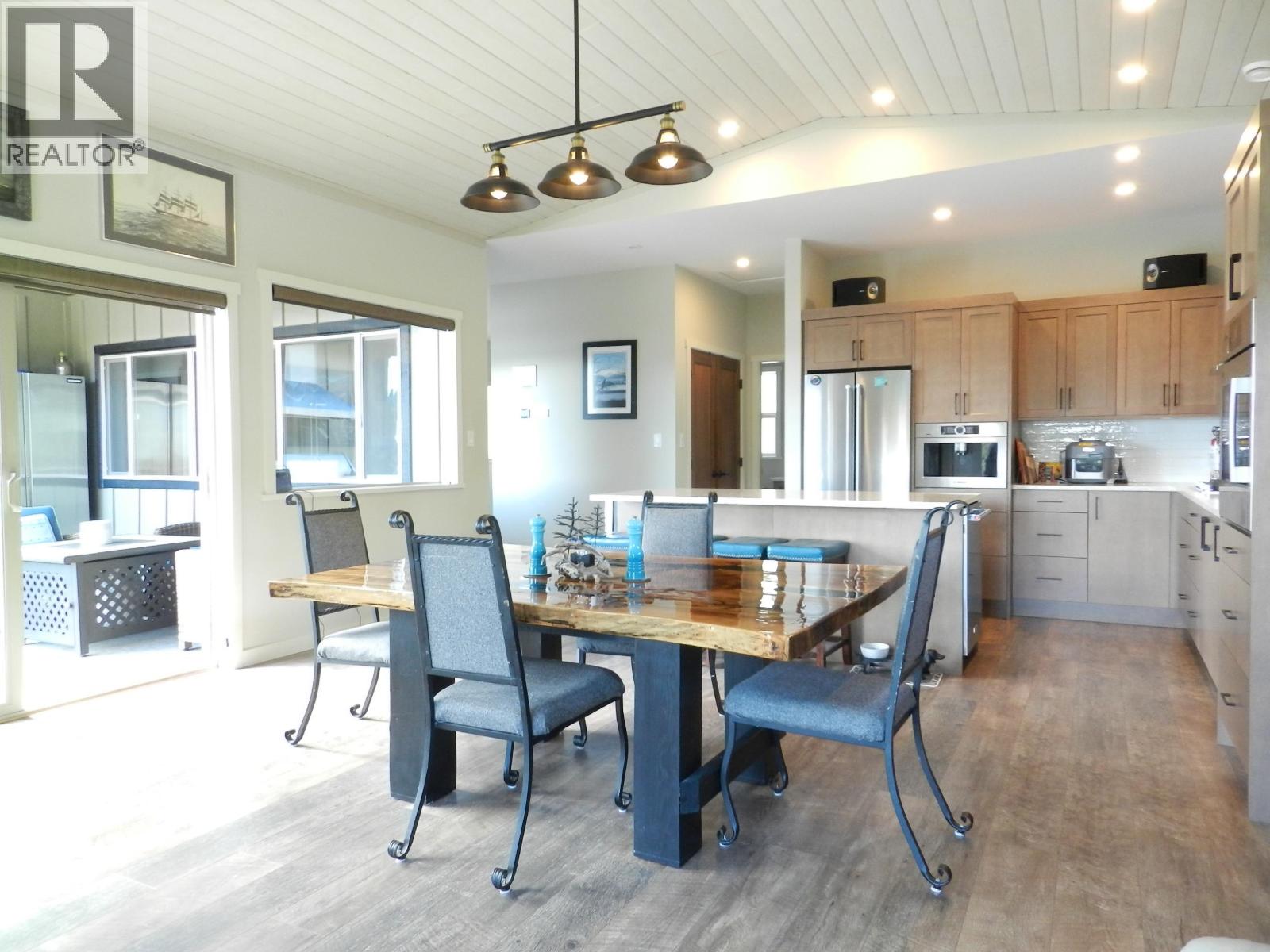 659 GIBSONS WAY, Gibsons