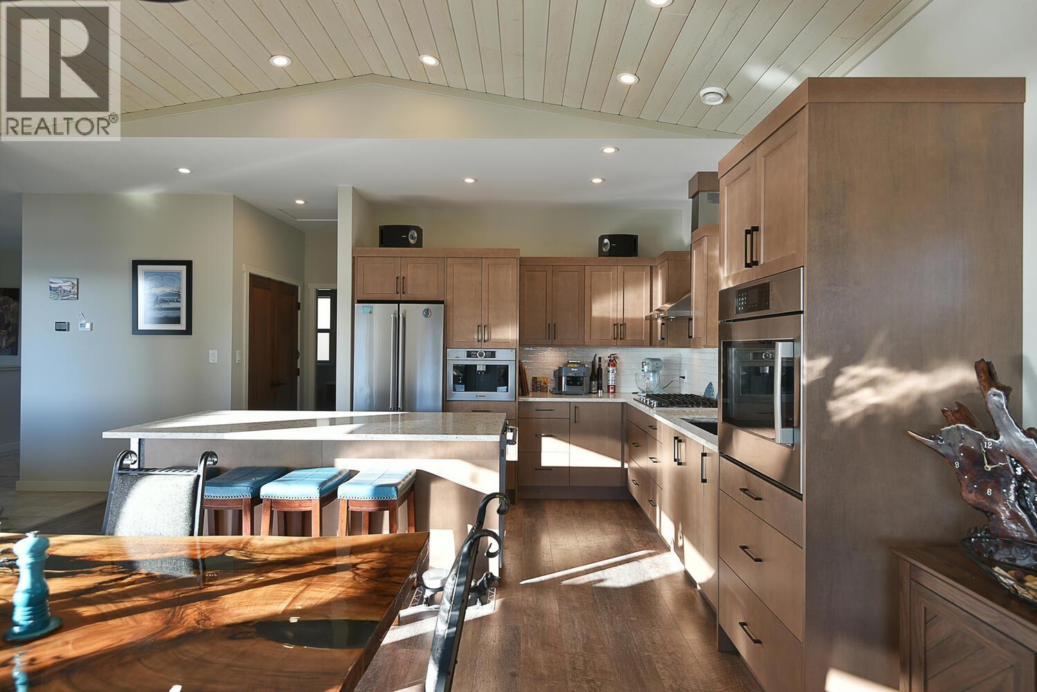 659 GIBSONS WAY, Gibsons