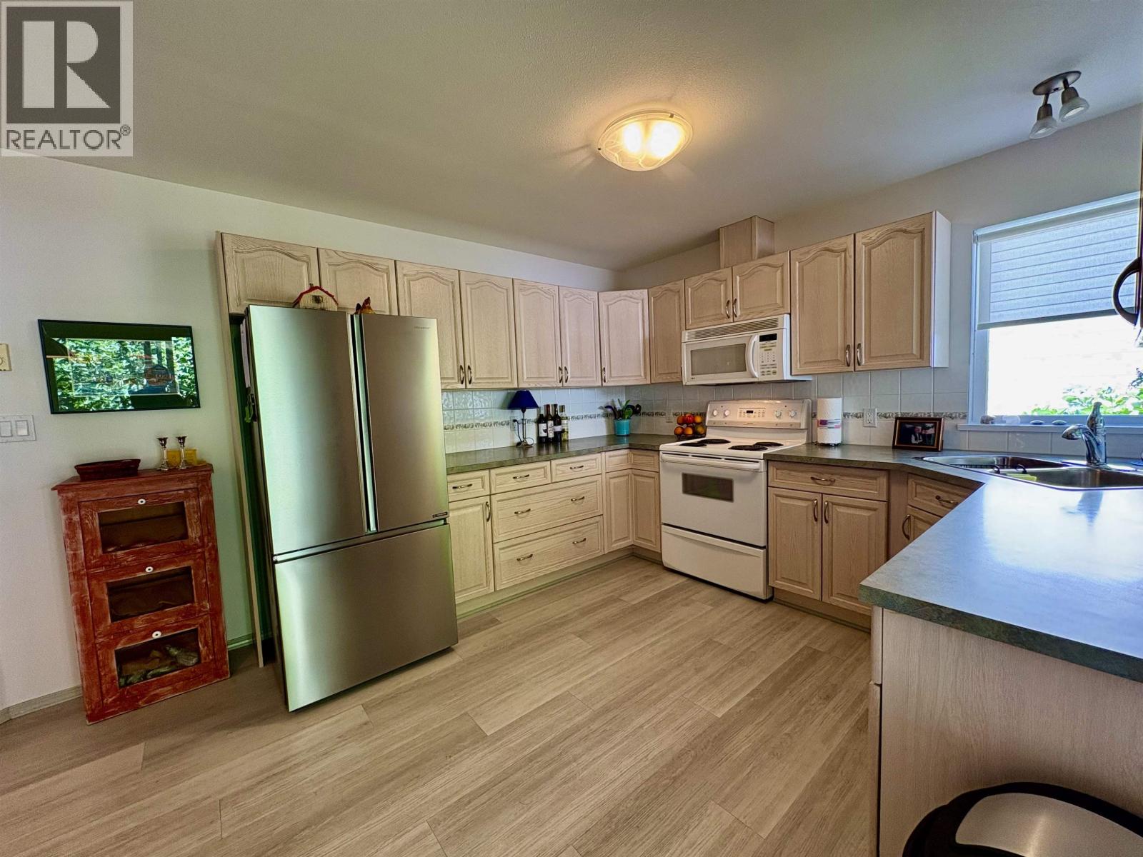 22 535 SHAW ROAD, Gibsons