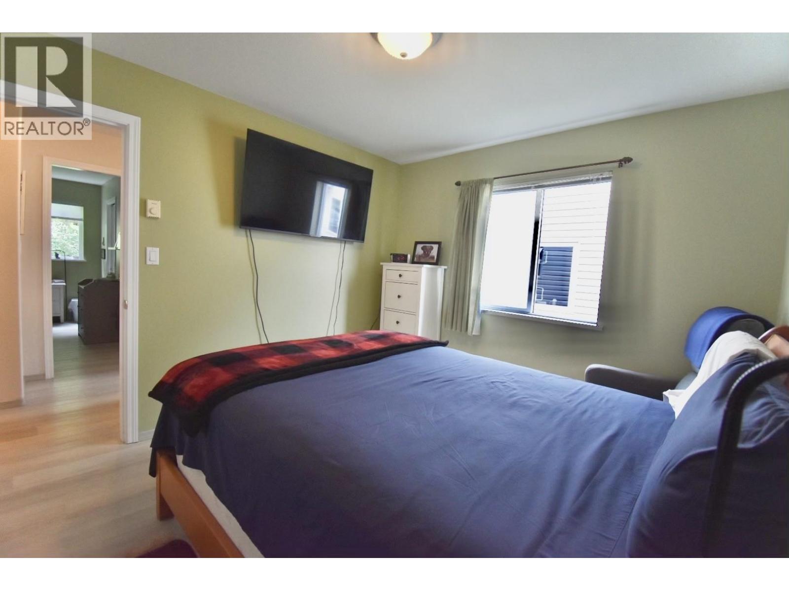 22 535 SHAW ROAD, Gibsons