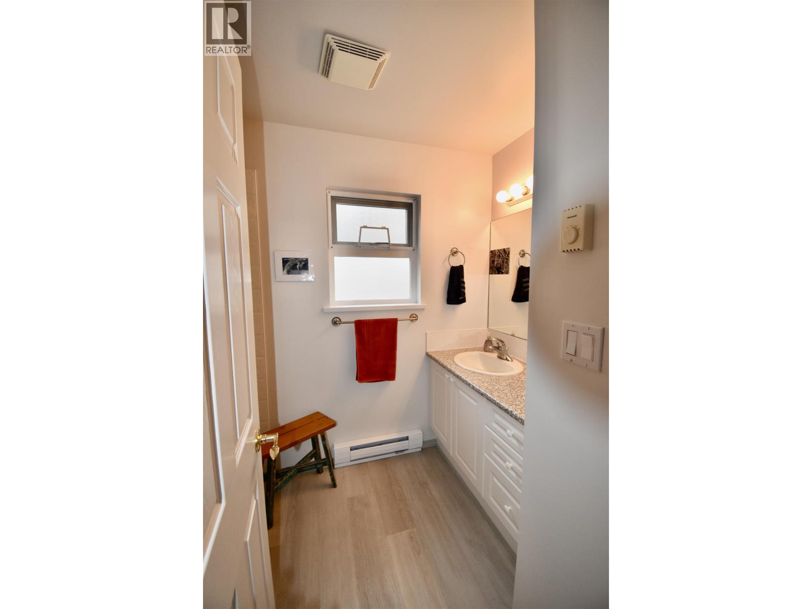 22 535 SHAW ROAD, Gibsons