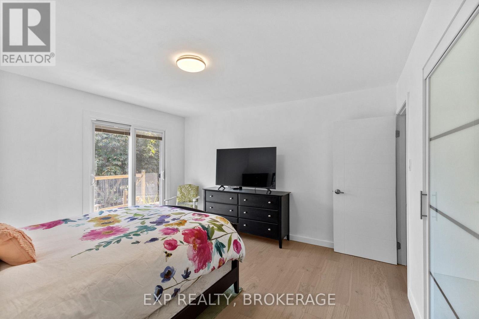 1502 FARNSWORTH AVENUE - 27