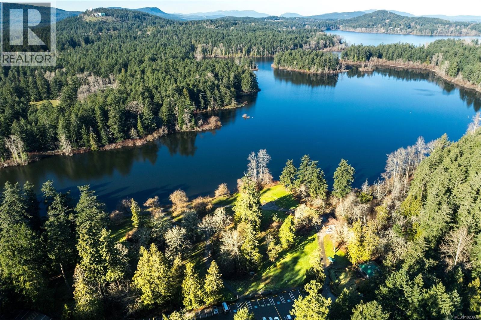 Single Family House for Sale in B  Elk Lake Dr Saanich 