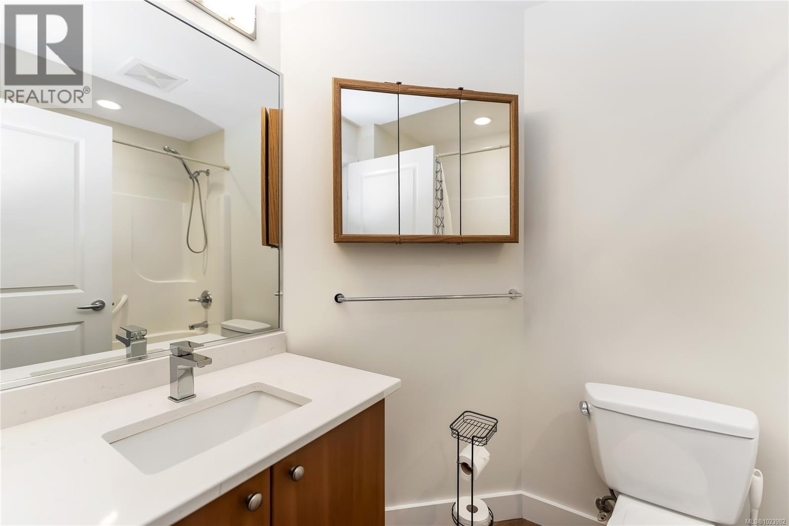 203D 1115 Craigflower Rd, Esquimalt