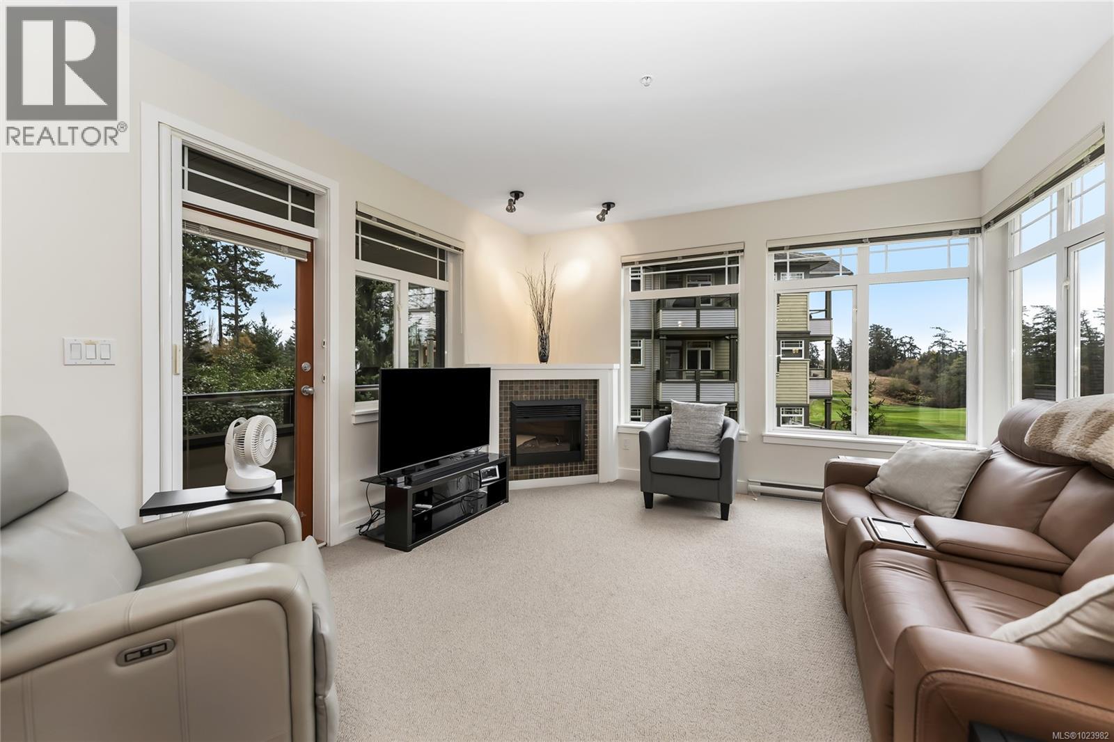 203D 1115 Craigflower Rd, Esquimalt