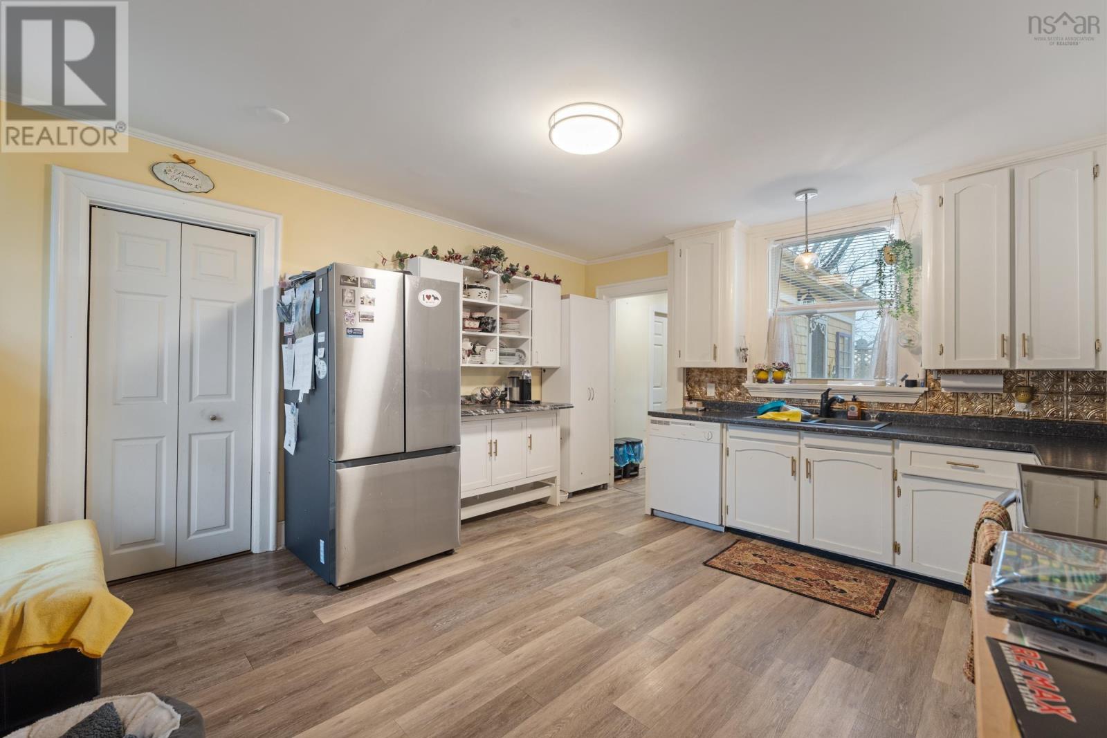 Property 12 of 36 of 45 Alma Street