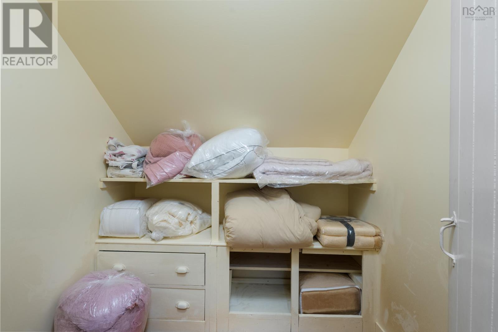 Property 22 of 36 of 45 Alma Street