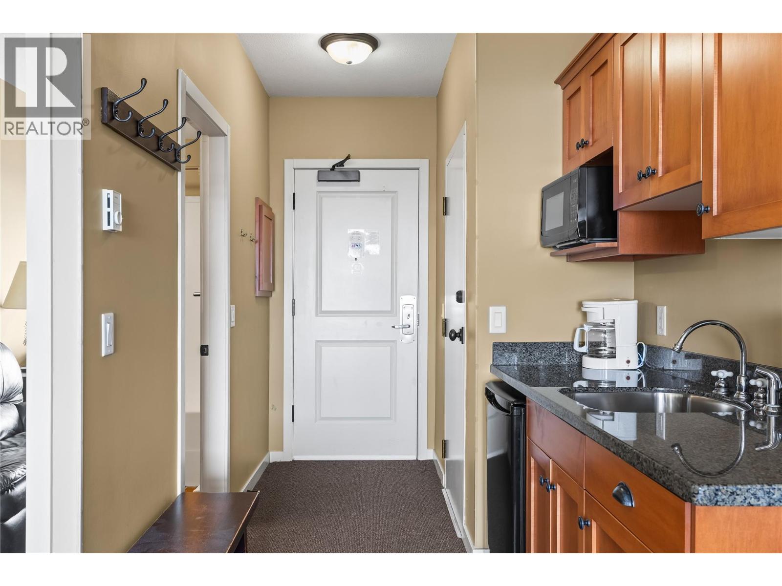 308/308A 255 Feathertop Way, Big White