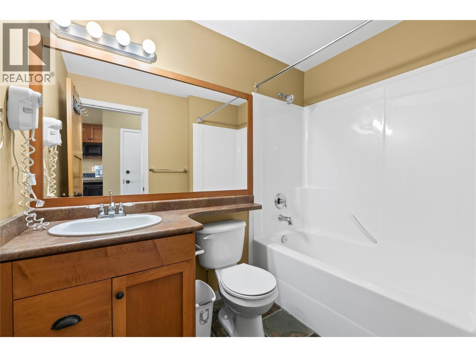 308/308A 255 Feathertop Way, Big White