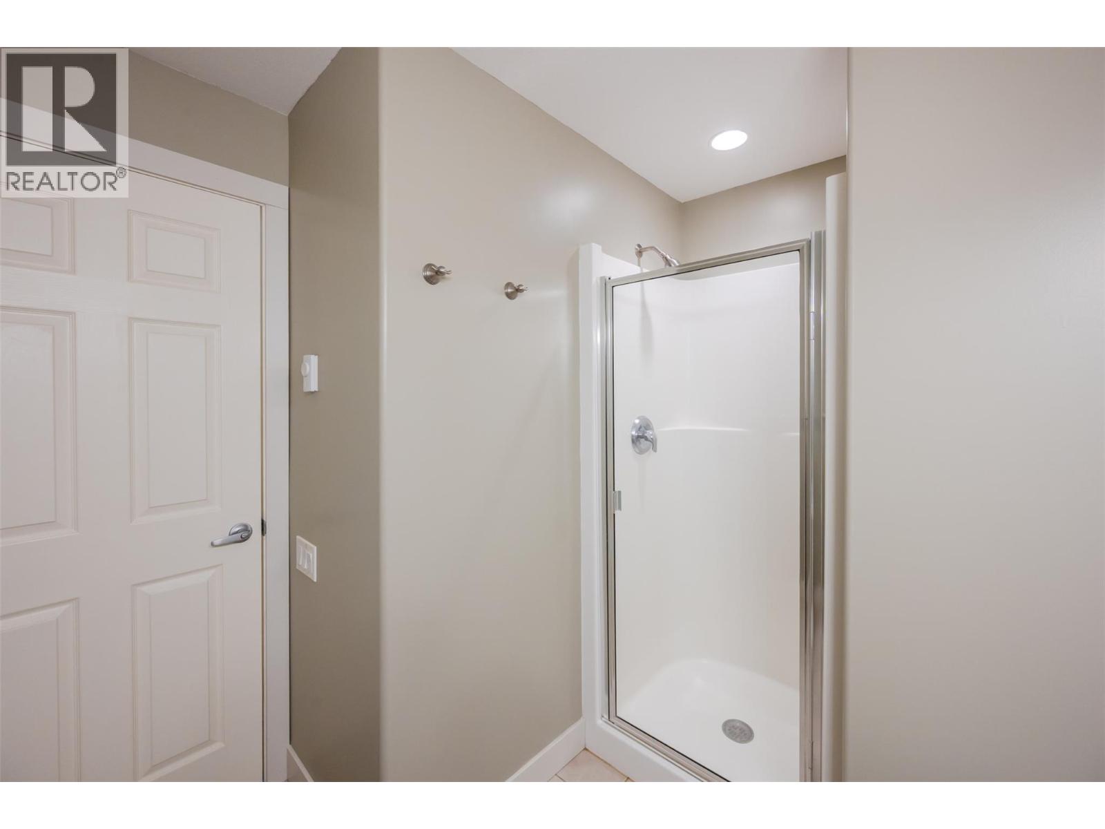 921 SPILLWAY Road Unit# 208A, Oliver