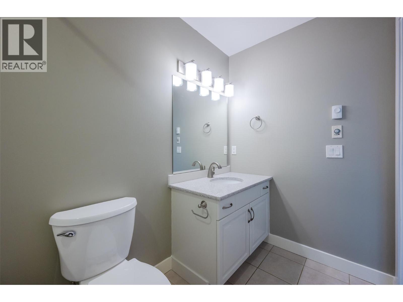 921 SPILLWAY Road Unit# 208A, Oliver