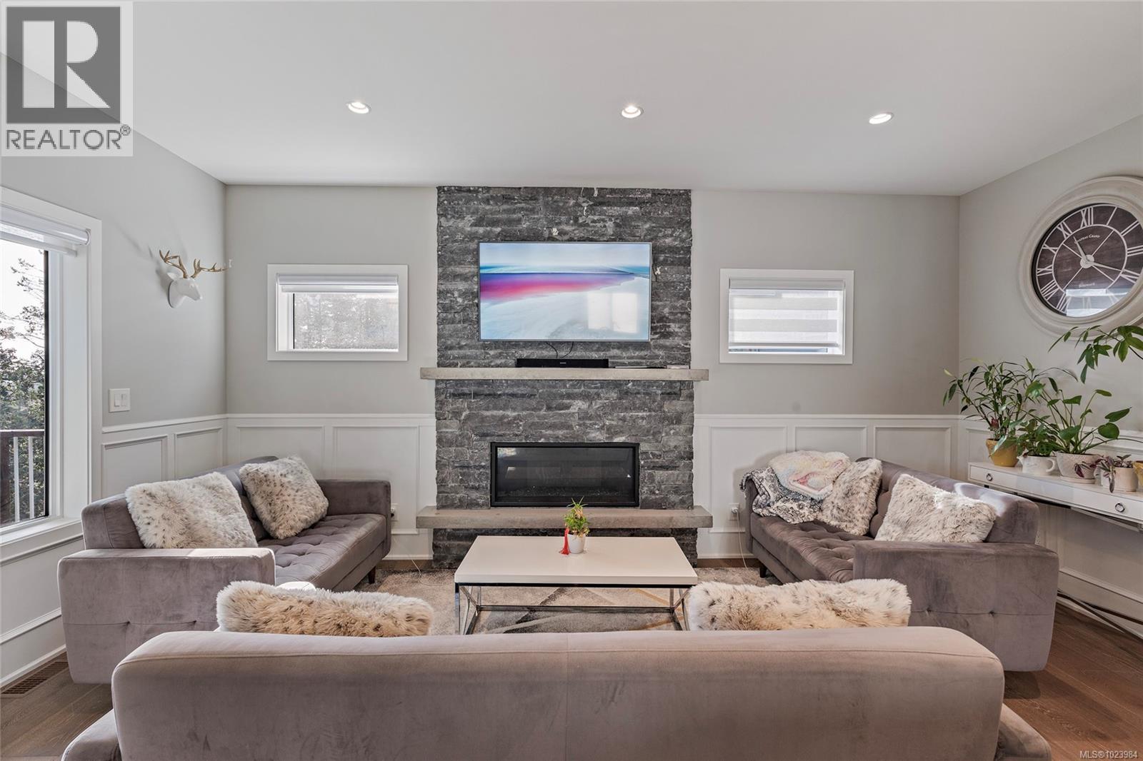 25 Tuzo Crt, View Royal