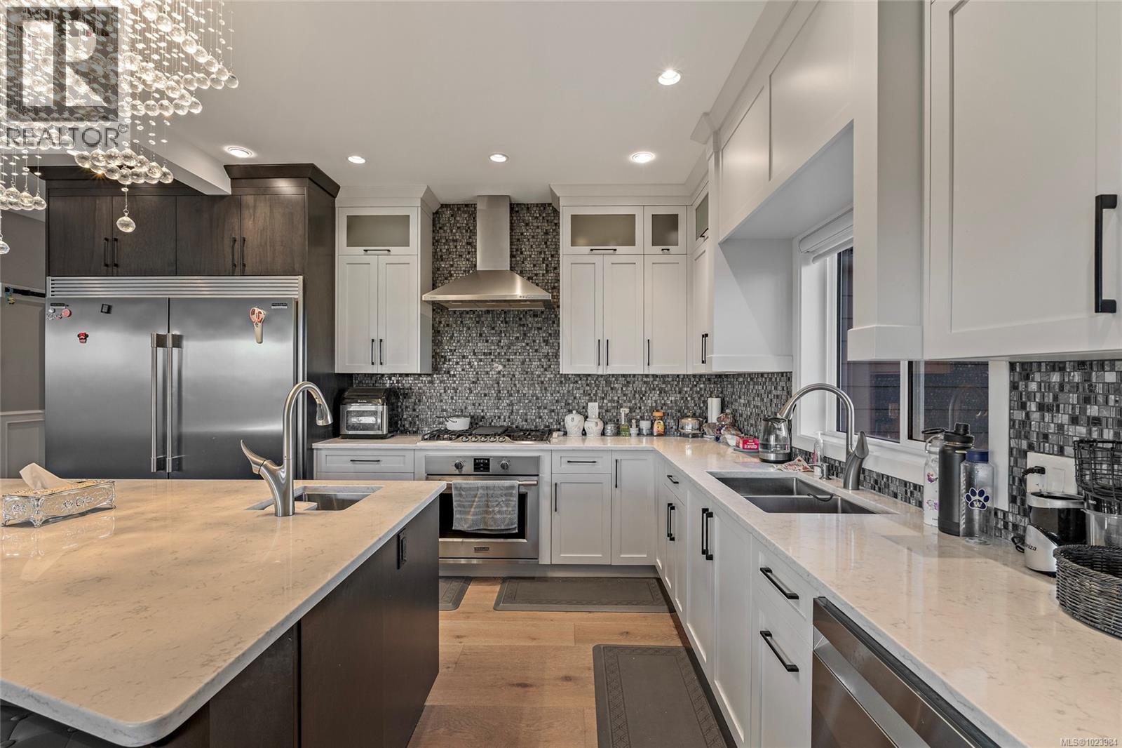 25 Tuzo Crt, View Royal