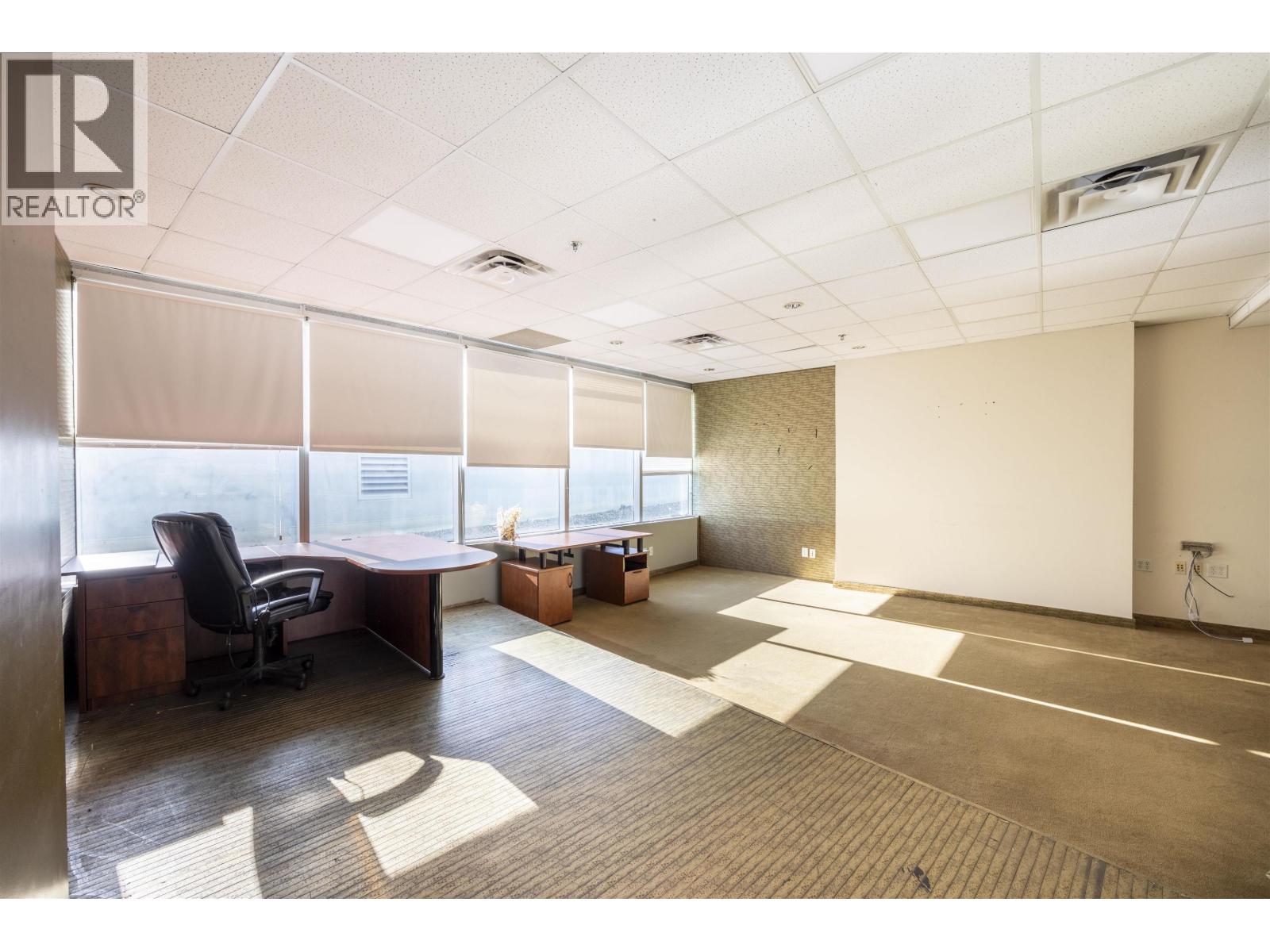 Office in Burnaby - Image 10