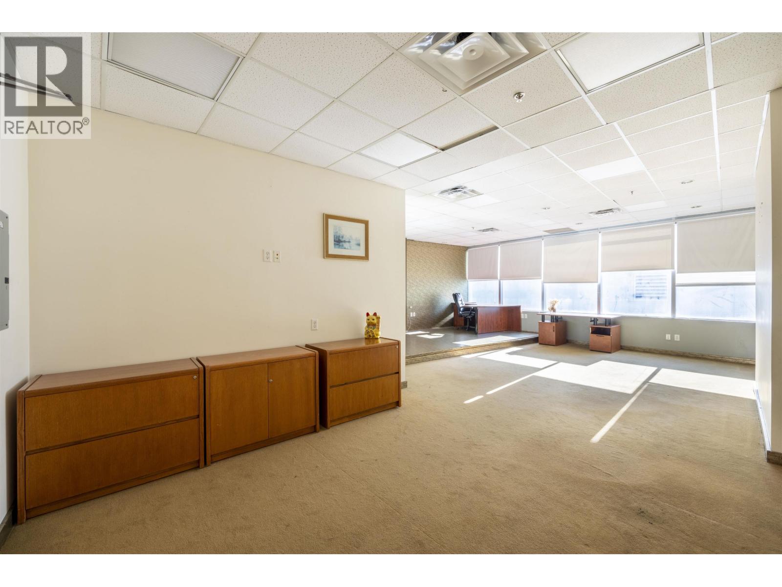 Office in Burnaby - Image 13