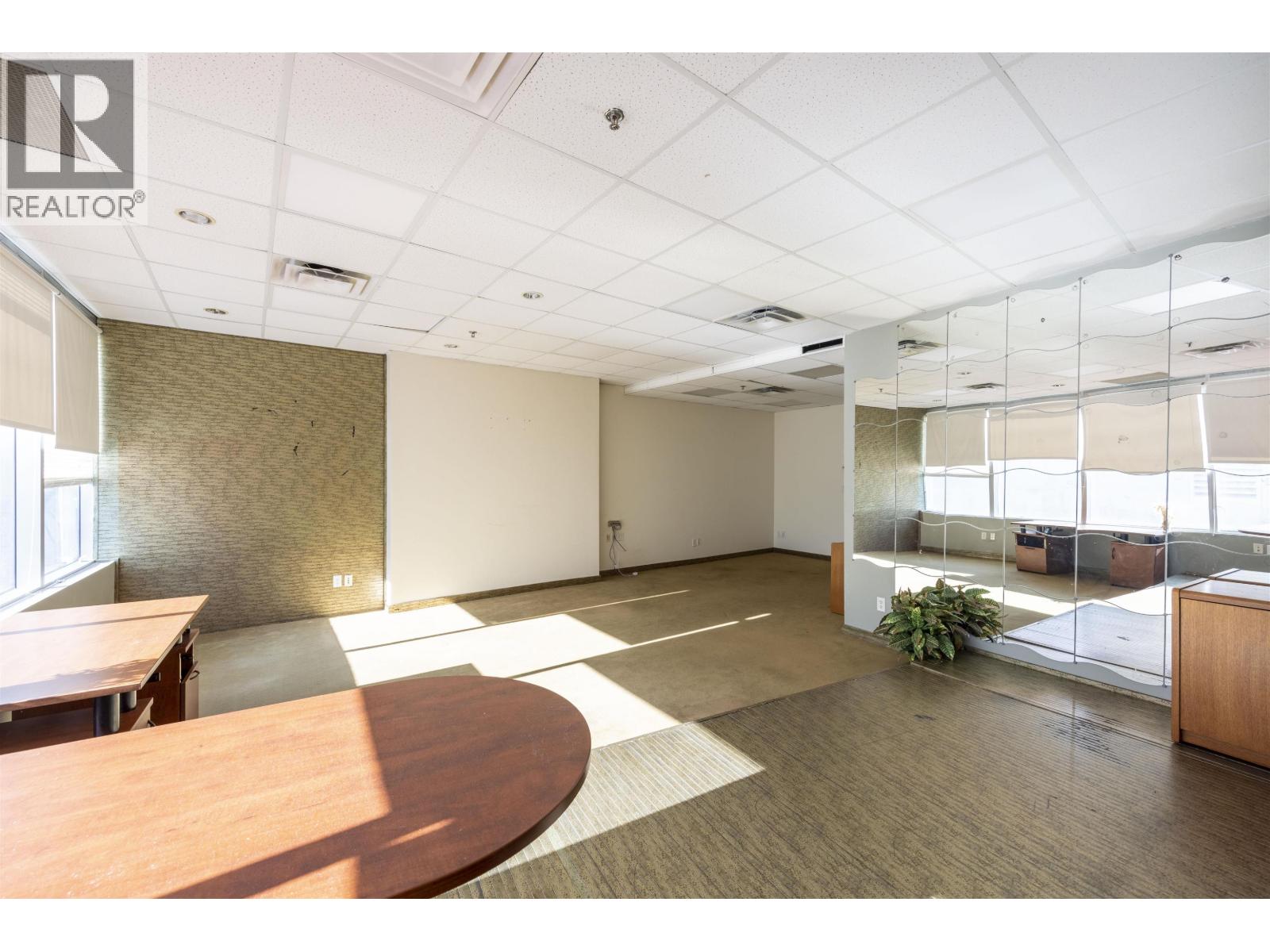Office in Burnaby - Image 9
