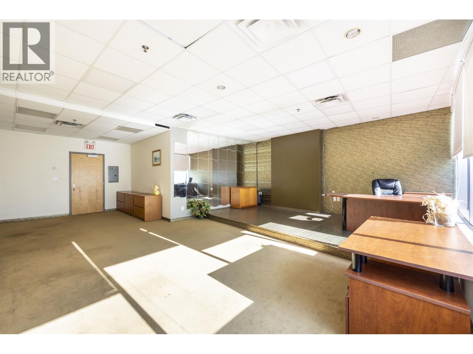 Office in Burnaby - Image 12