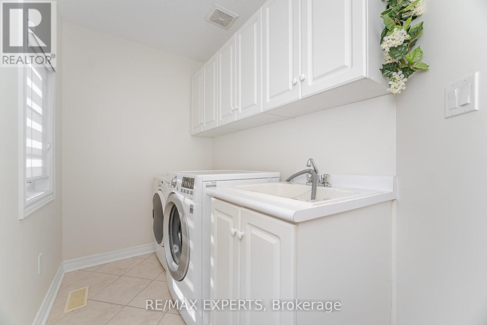 Single Family House for Sale in  HILLSIDE DRIVE Brampton (Westgate) 