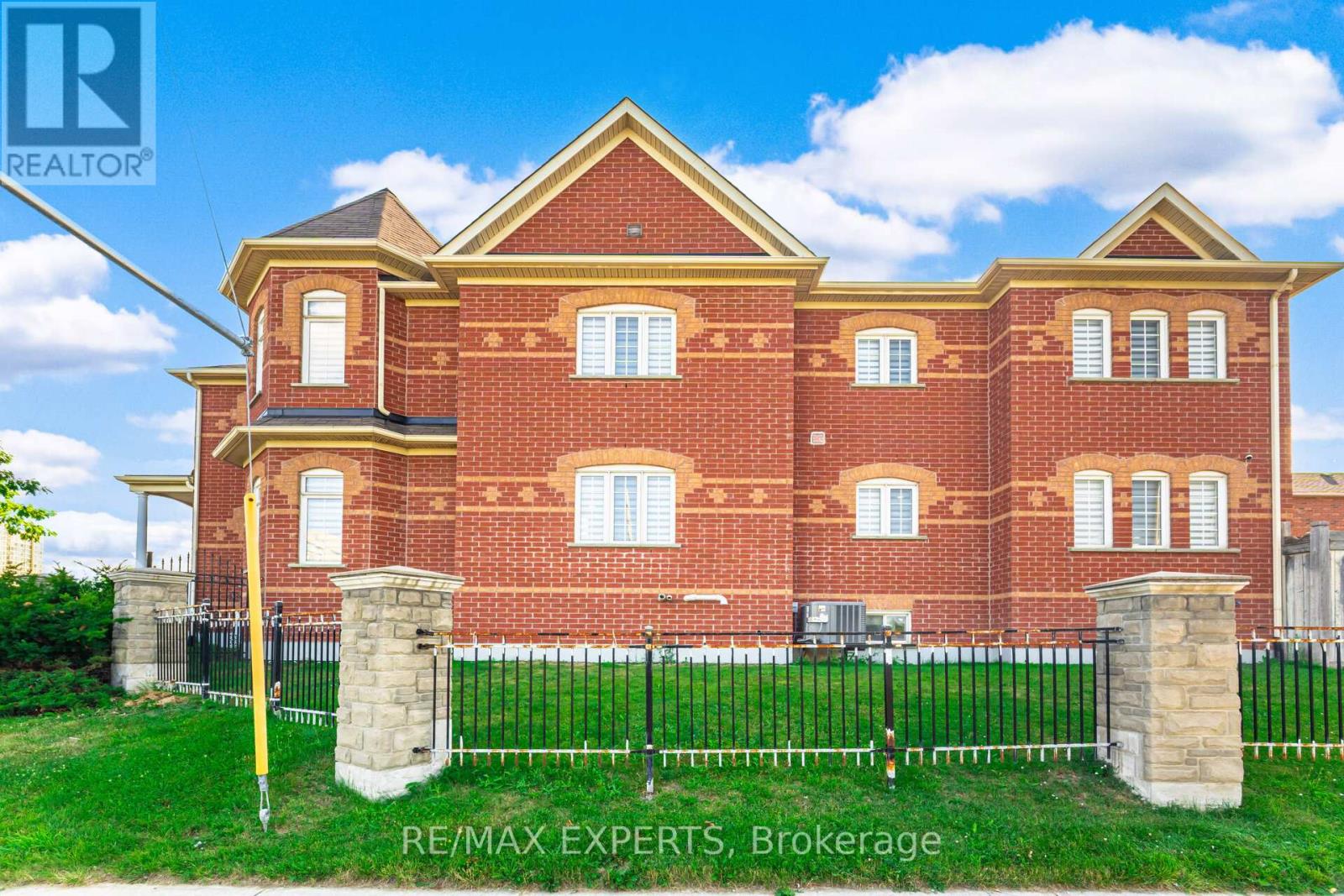 Single Family House for Sale in  HILLSIDE DRIVE Brampton (Westgate) 