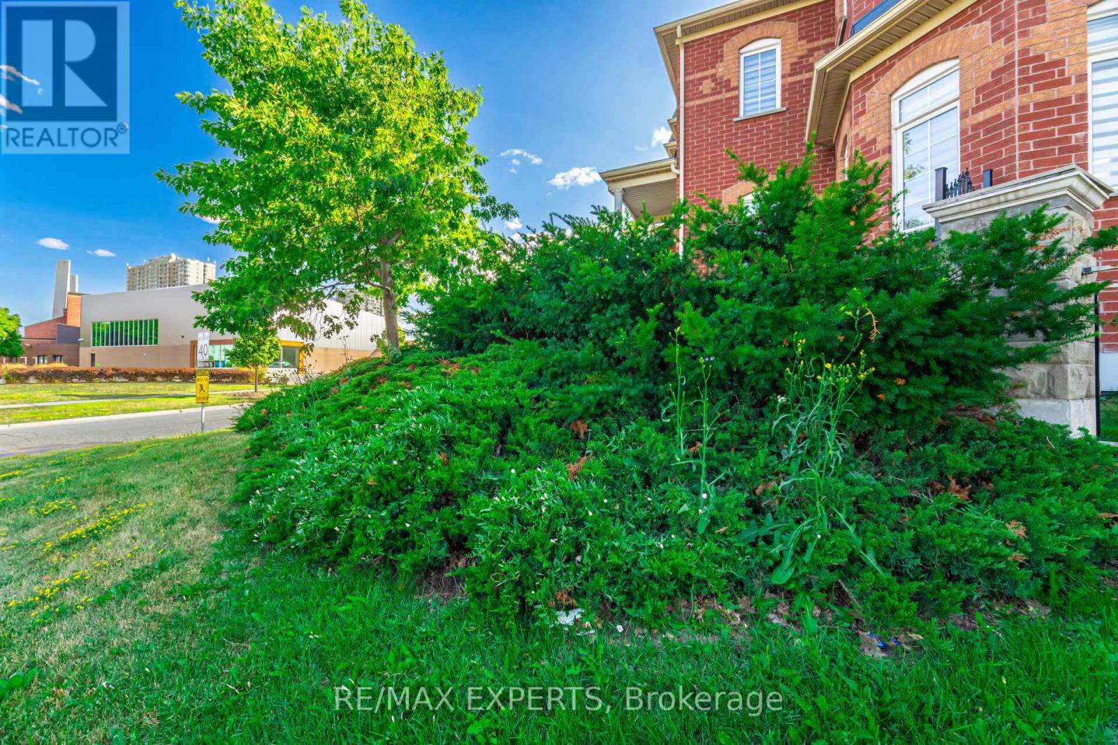 Single Family House for Sale in  HILLSIDE DRIVE Brampton (Westgate) 