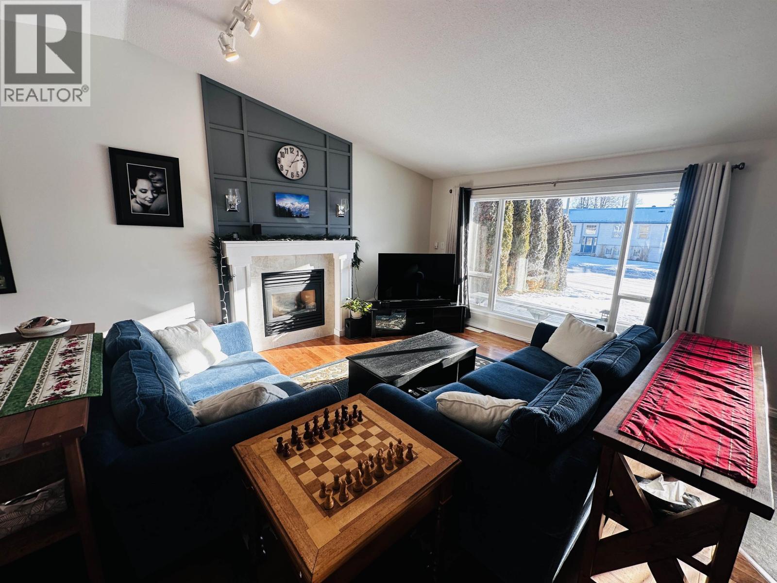 515 9TH AVENUE, Burns Lake