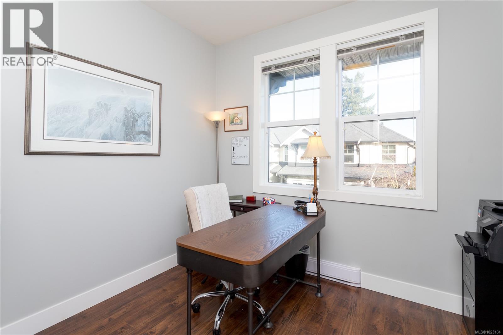 3 3903 Douglas Street, Saanich