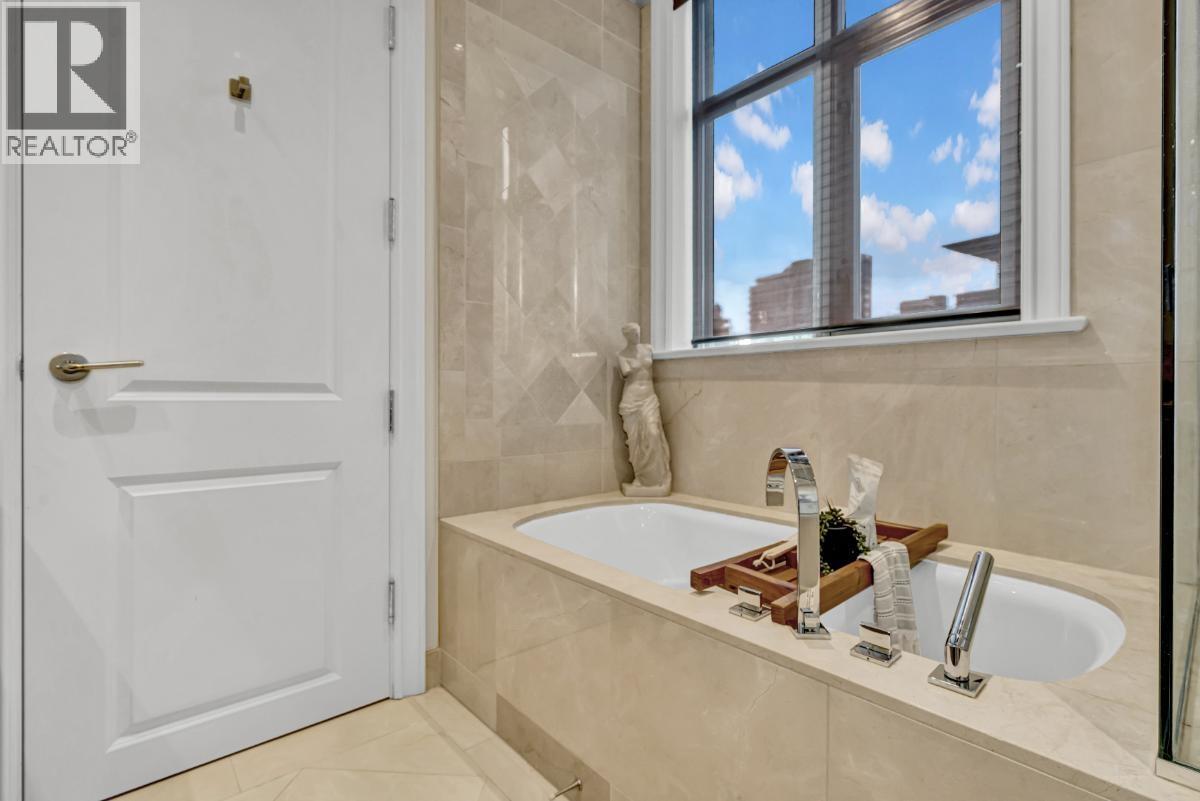 401 568 WATERS EDGE CRESCENT, West Vancouver