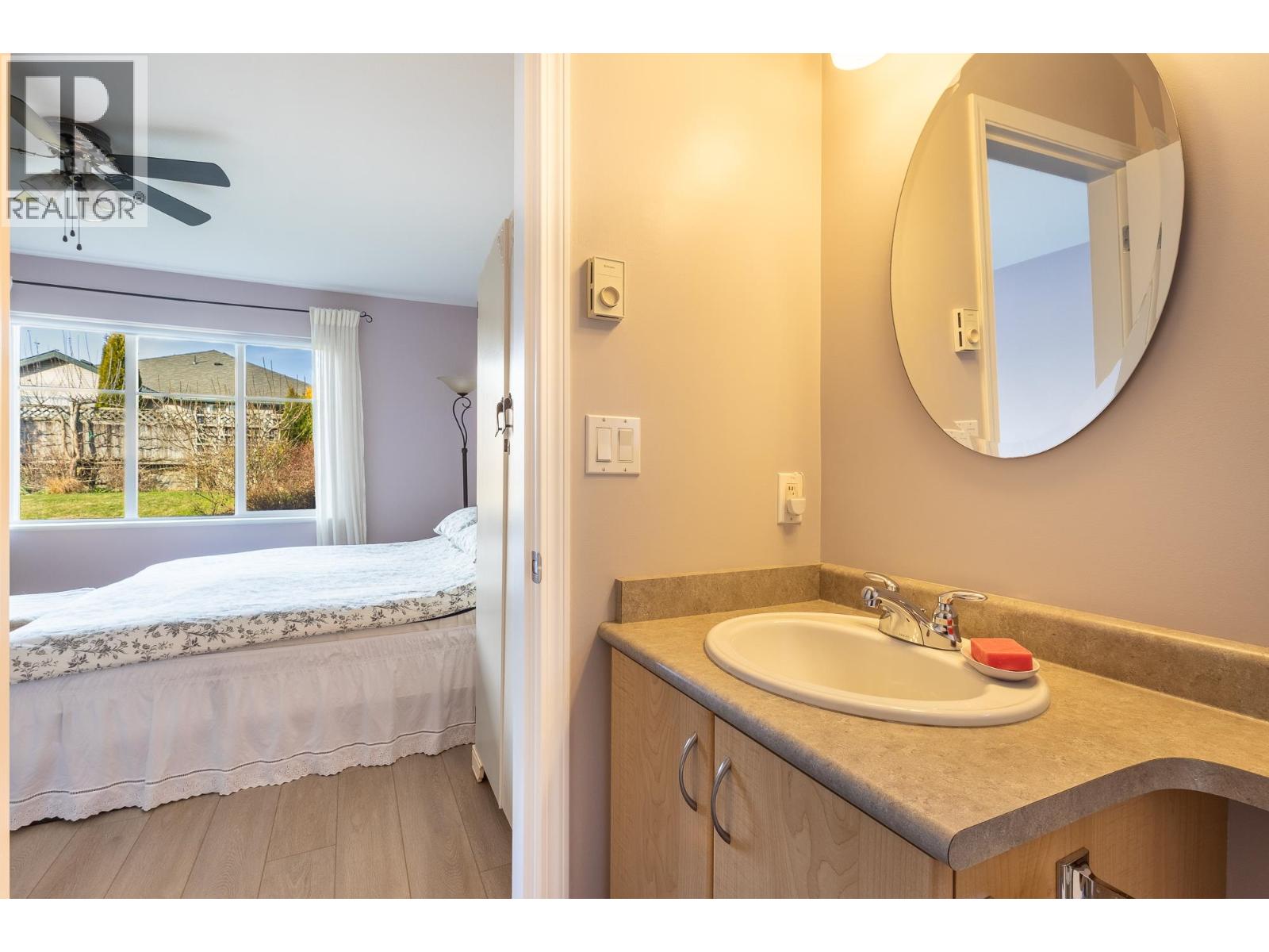 6270 HOMESTEAD AVENUE, Sechelt