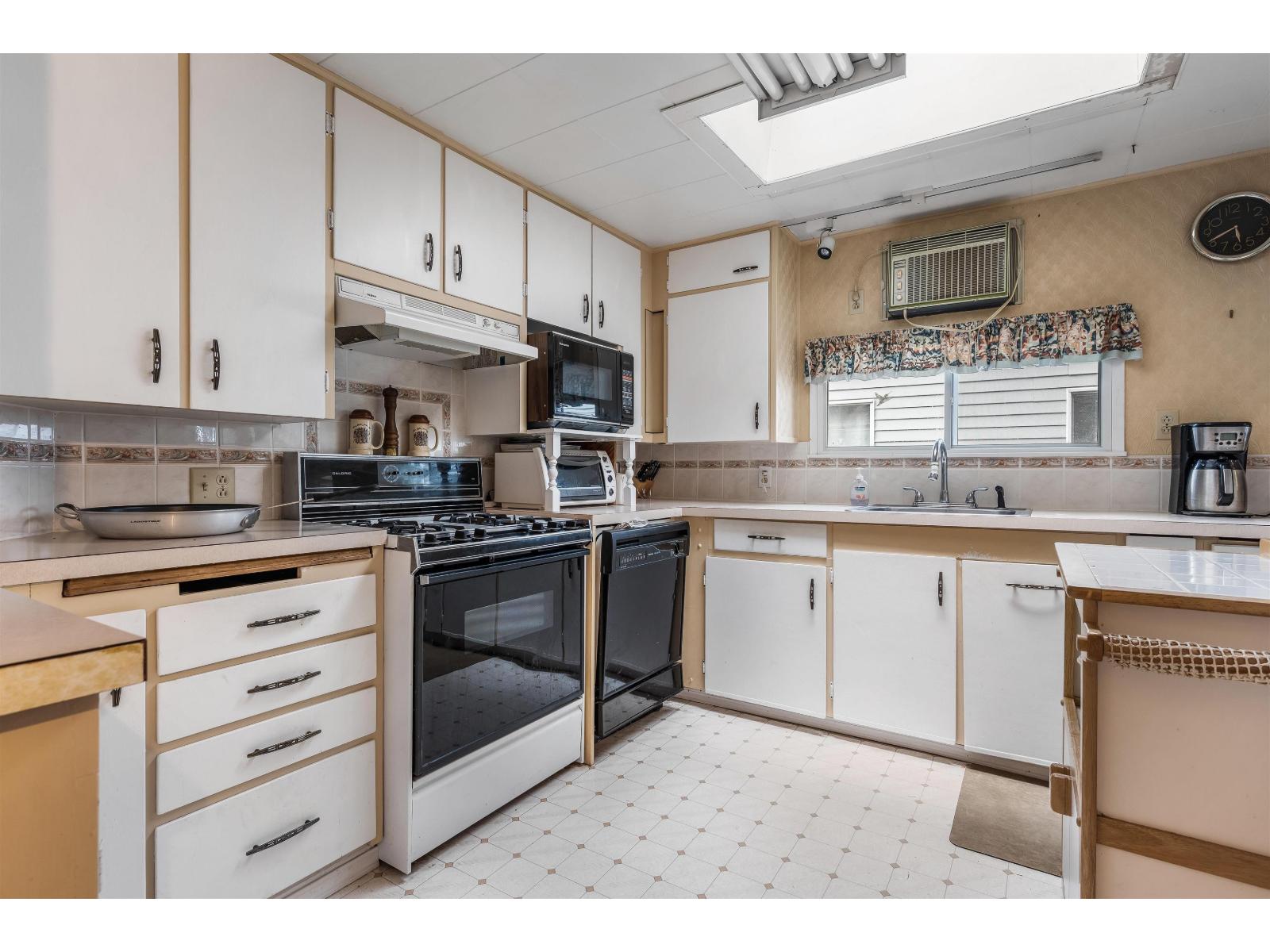 363 PINE STREET, Cultus Lake North, Cultus Lake