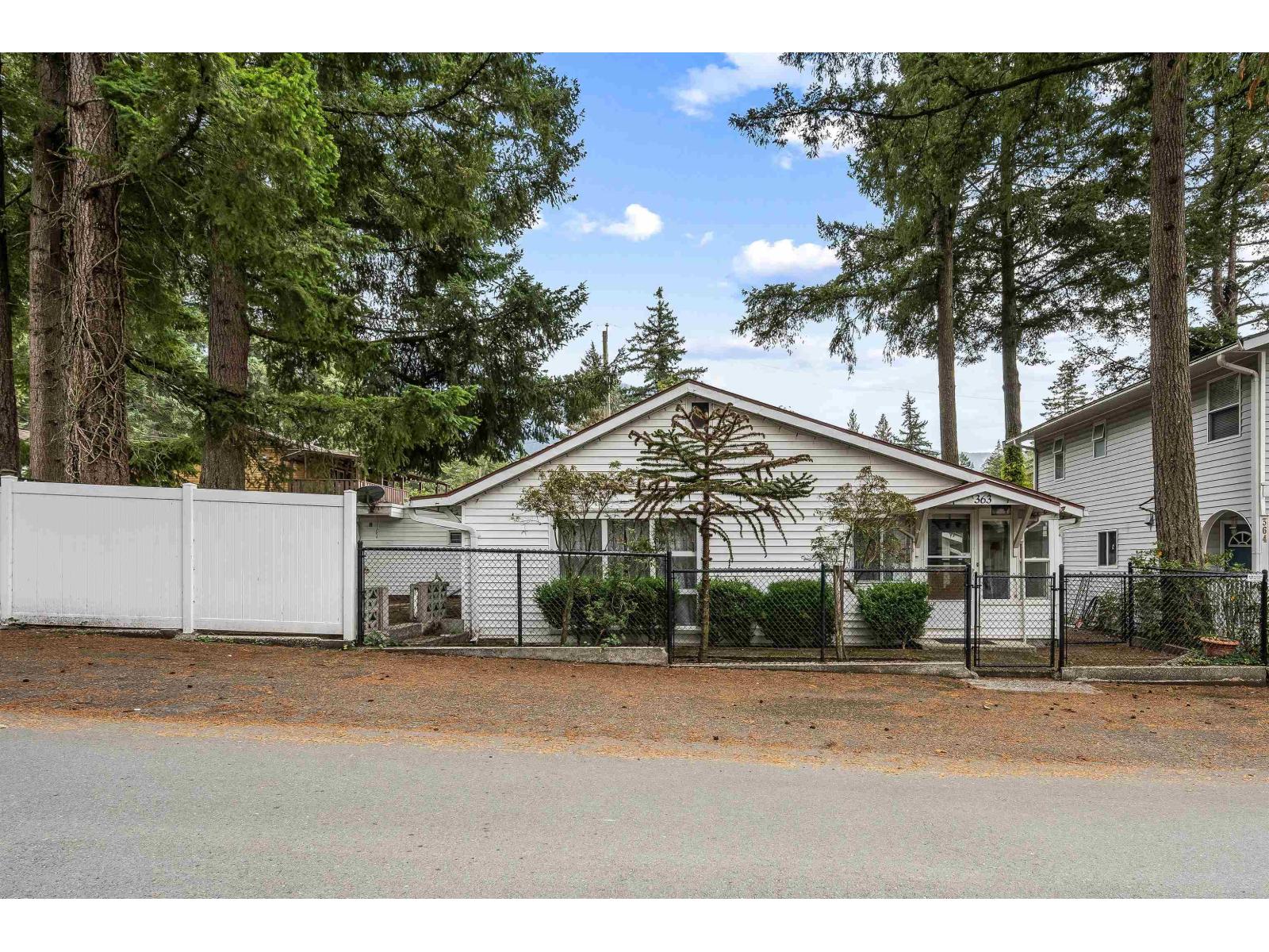 363 PINE STREET, Cultus Lake North, Cultus Lake