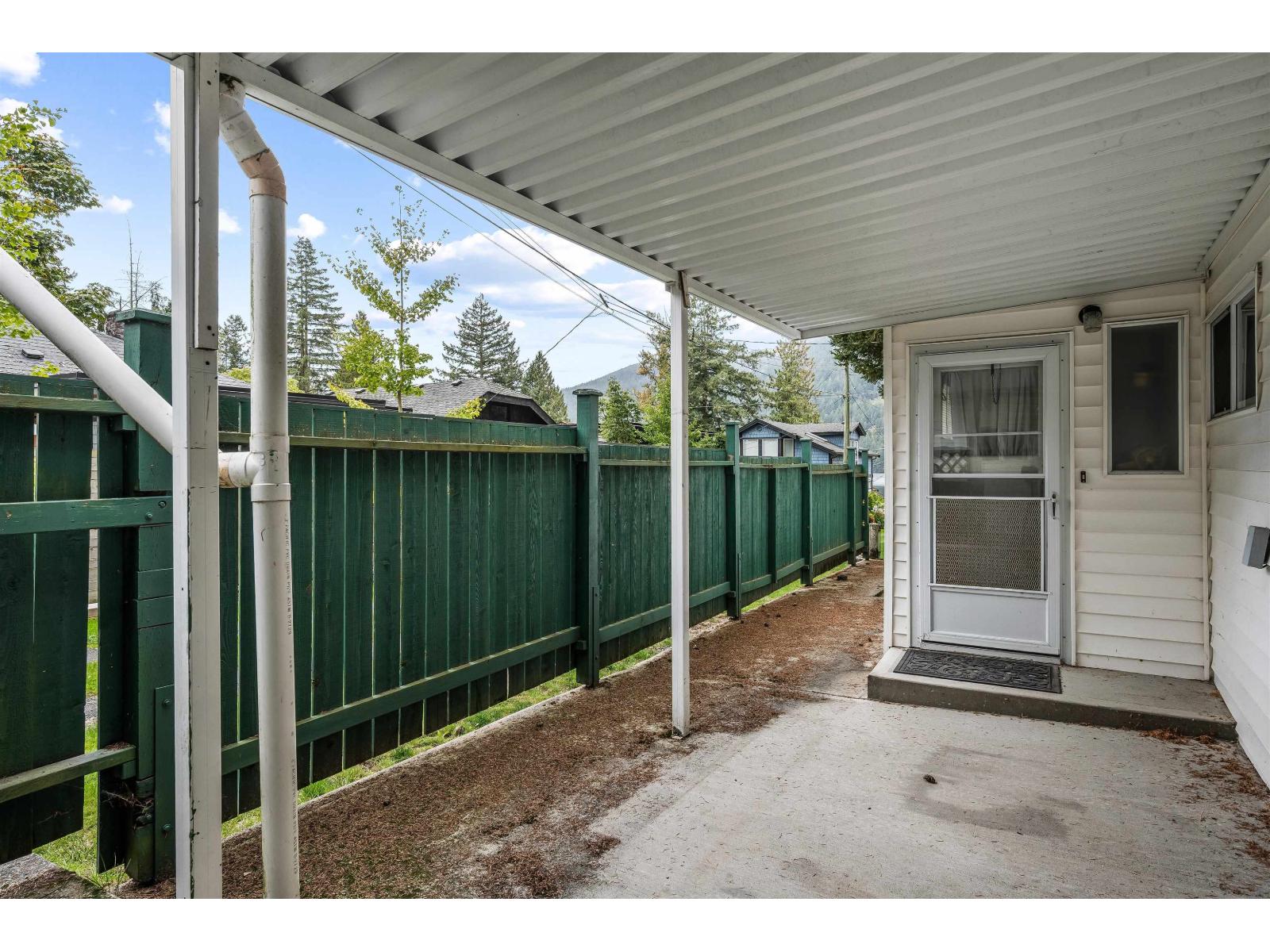 363 PINE STREET, Cultus Lake North, Cultus Lake