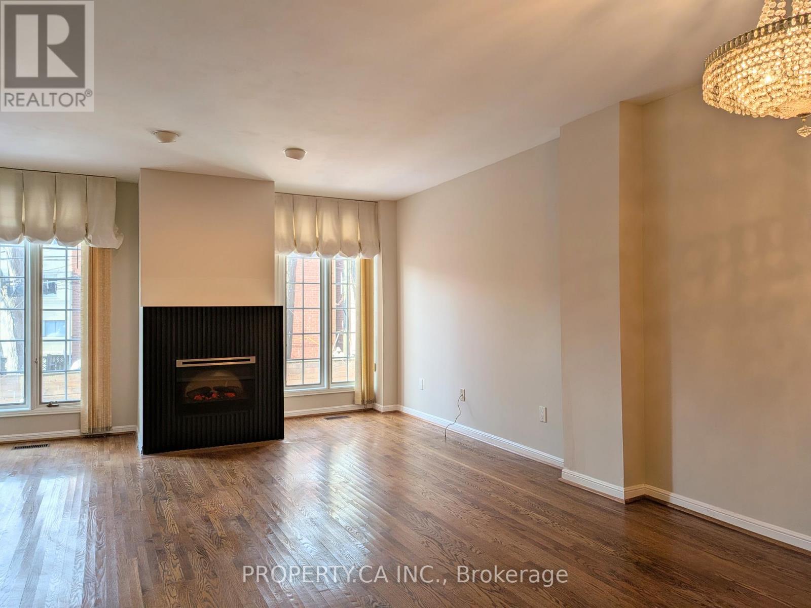 64 ARNOLD AVENUE - Photo 3 of 28, Toronto (Regent Park), Ontario