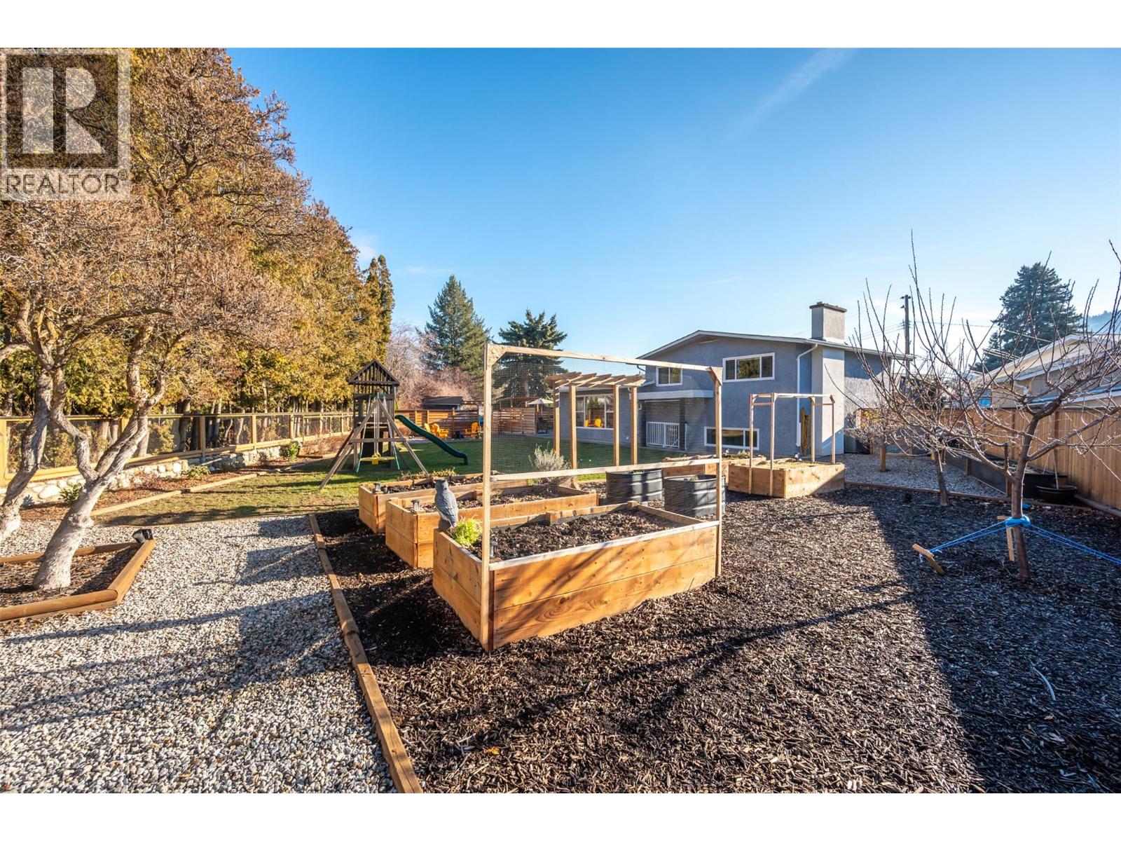 9574 Robson Crescent - 52