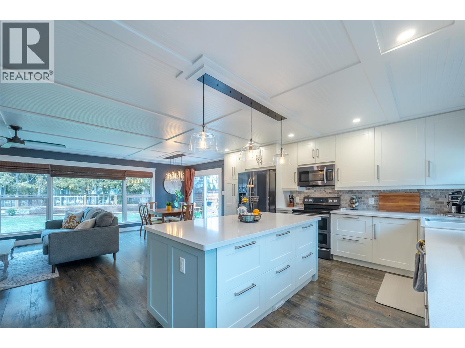 9574 Robson Crescent, Summerland