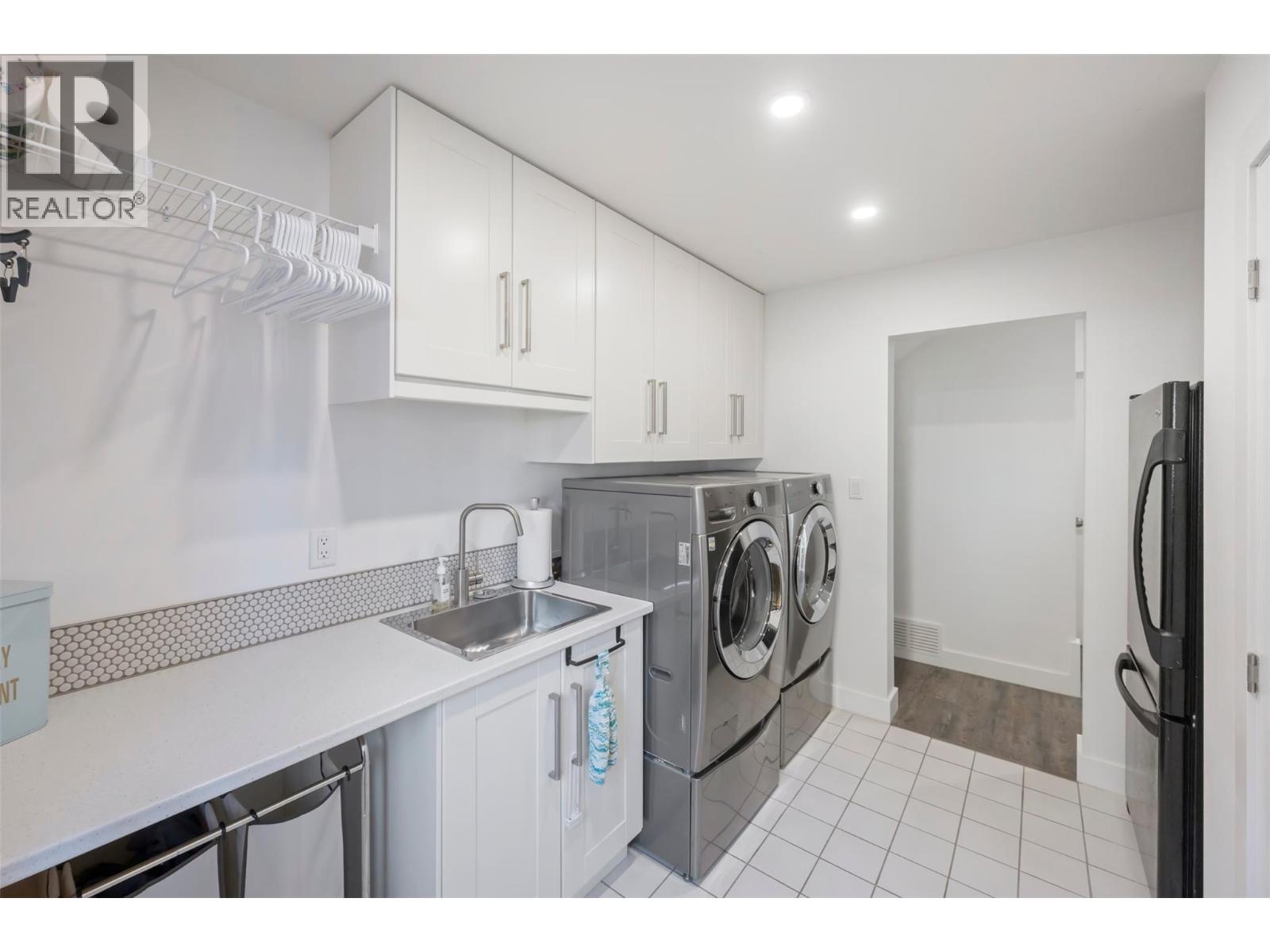 9574 Robson Crescent, Summerland