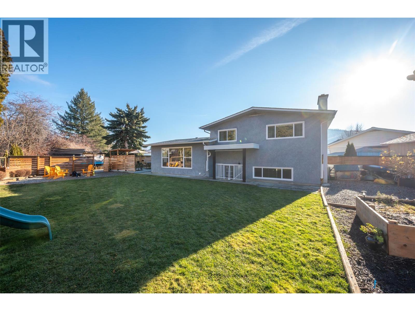 9574 Robson Crescent - 55