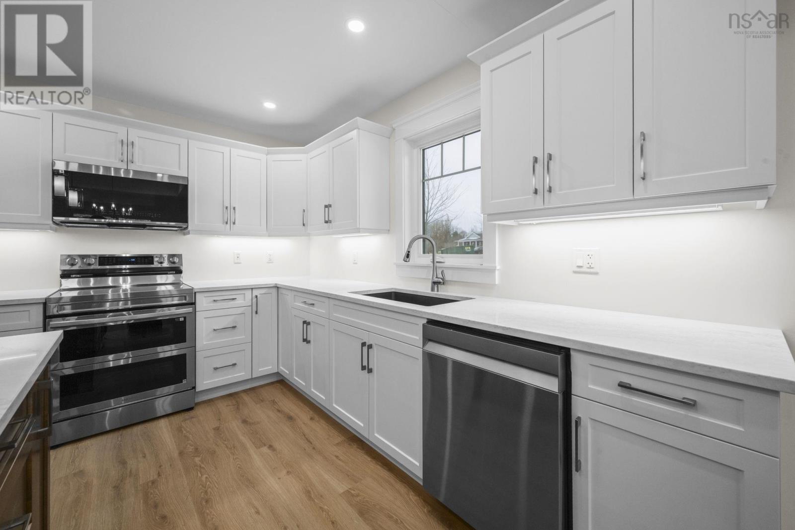 Property 11 of 25 of 34 Leaside Court