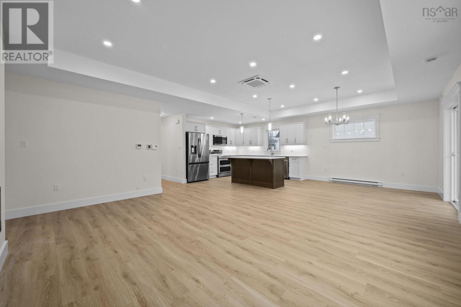 Property 8 of 25 of 34 Leaside Court